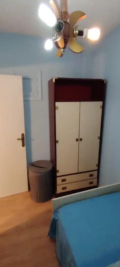 Bathroom of Flat for rent in Salamanca  with Heating, Parquet flooring and Terrace