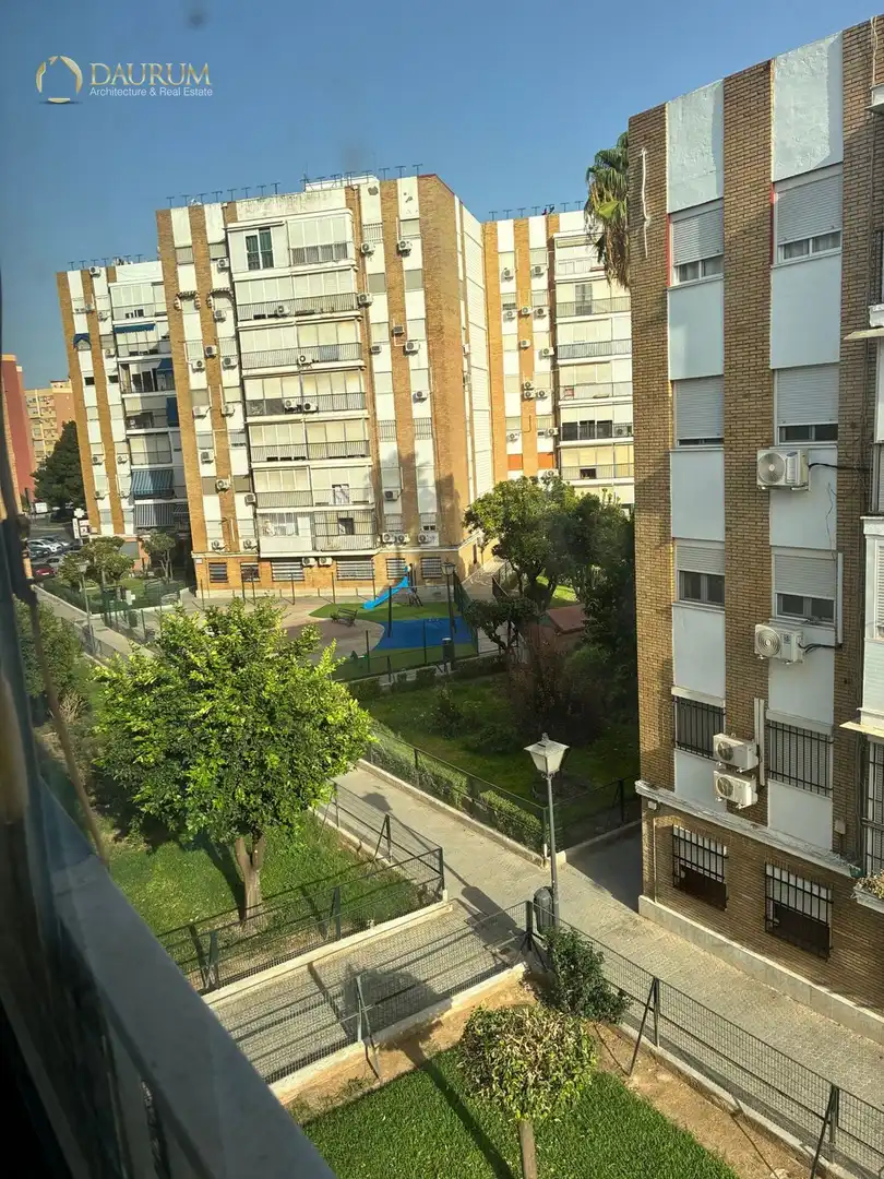 Exterior view of Flat for sale in Sevilla  with Air Conditioner and Furnished