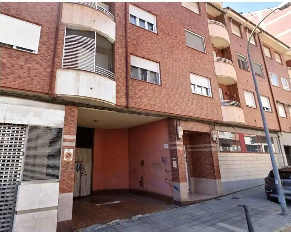 Vista exterior de Piso en venta en Ponferrada con Calefacción y Trastero