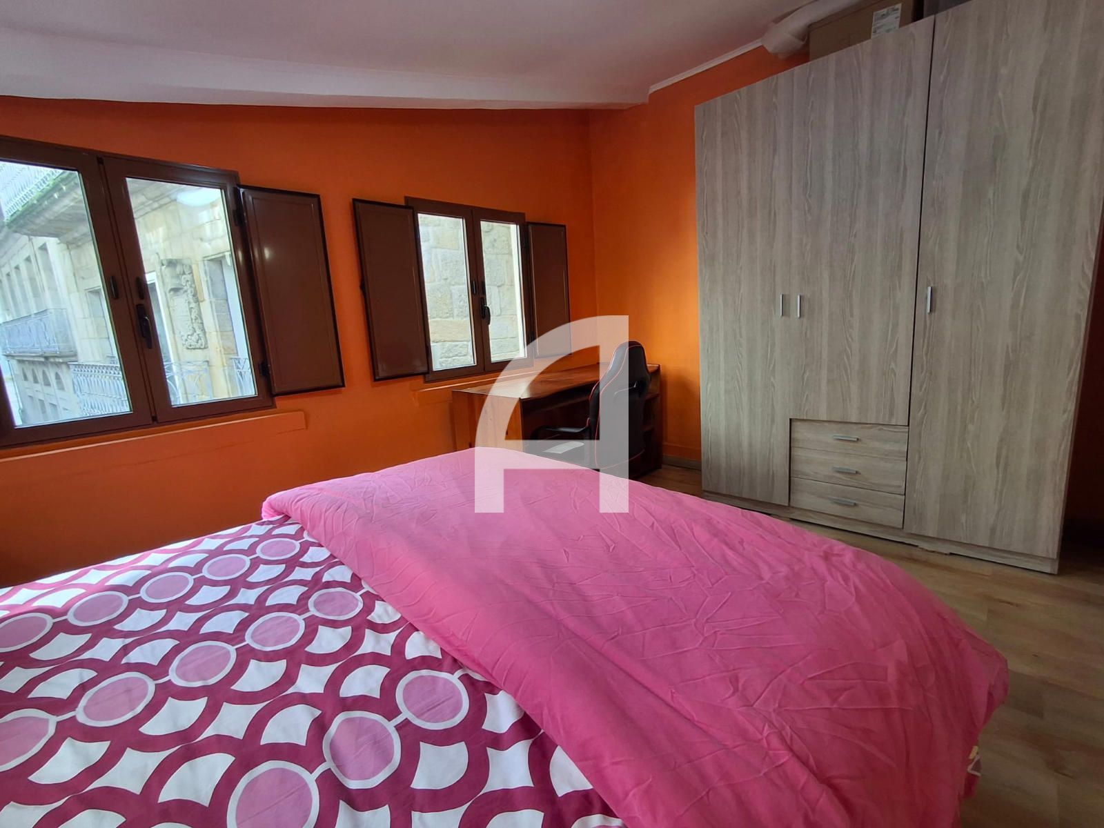 Dormitori de Pis en venda en Vigo  amb Parquet i Moblat