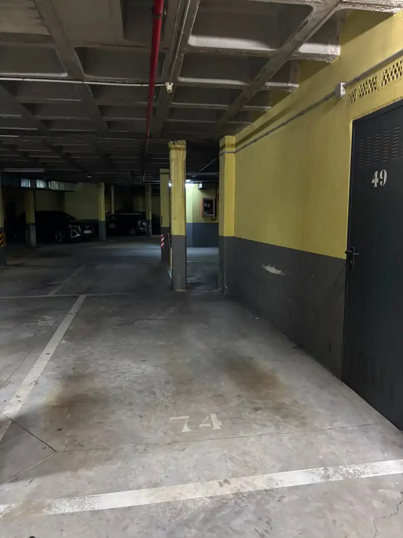 Aparcament de Àtic de lloguer en Oviedo  amb Calefacció, Parquet i Terrassa