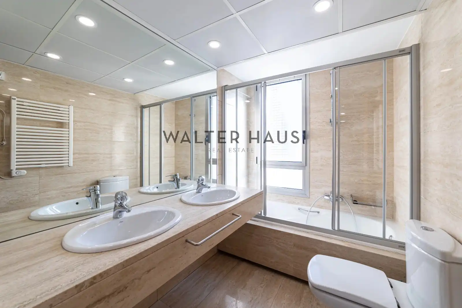 Baño de Piso en venta en Madrid con Aire acondicionado, Calefacción y Jardín privado