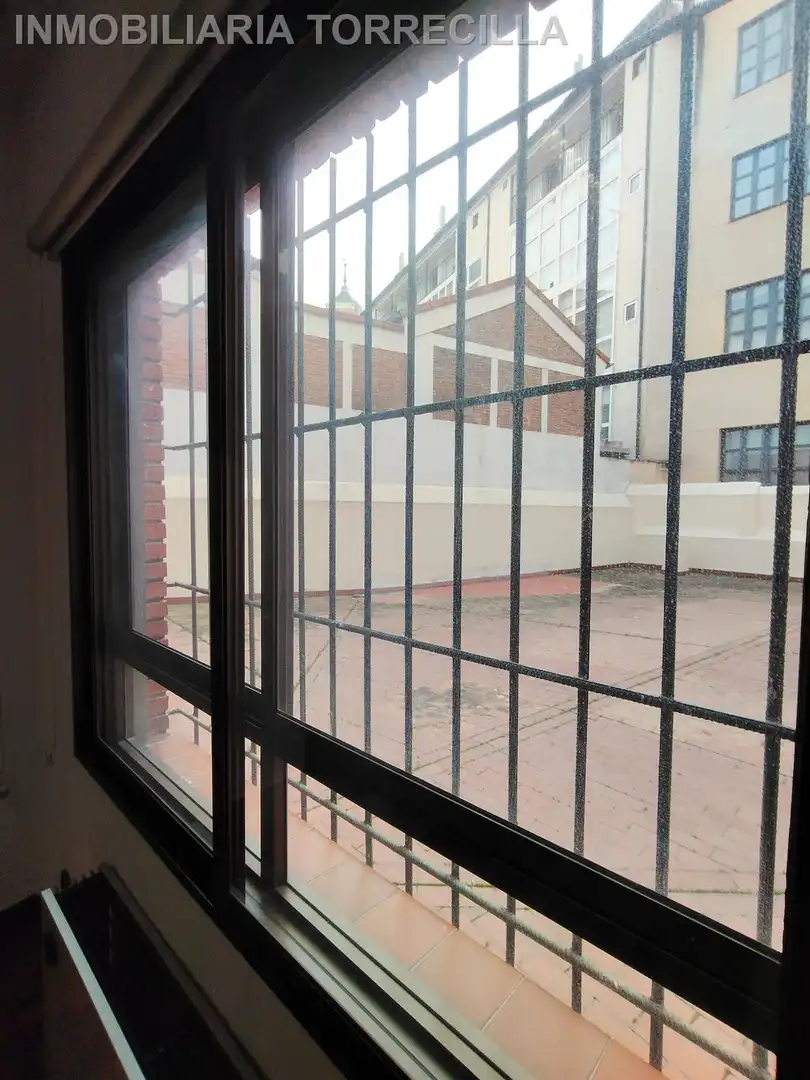Vista exterior de Oficina de lloguer en Valladolid