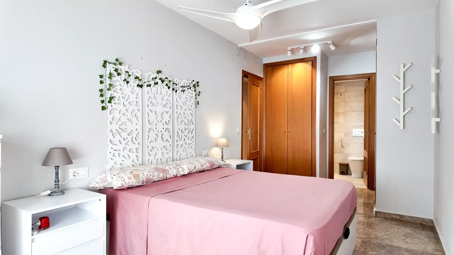Dormitori de Apartament de lloguer en Valencia amb Aire condicionat, Calefacció i Terrassa