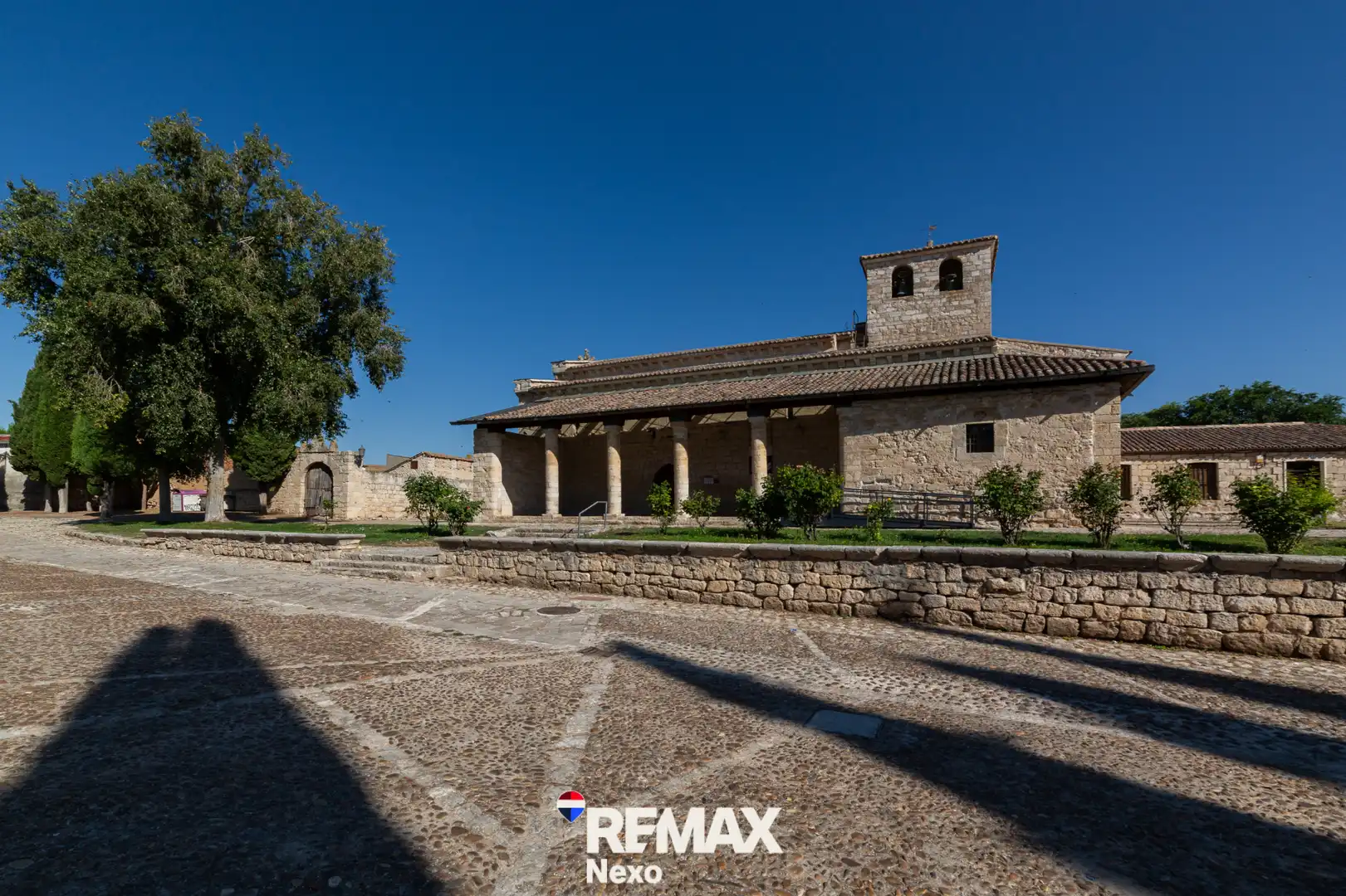Vista exterior de Casa adosada en venda en Wamba amb Calefacció, Jardí privat i Terrassa