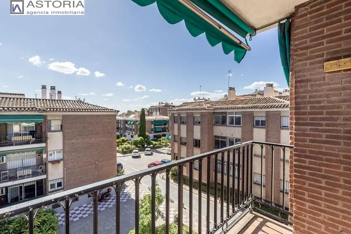 Flat with terrace for sale in Avenida JUAN PABLO II, imagen 5