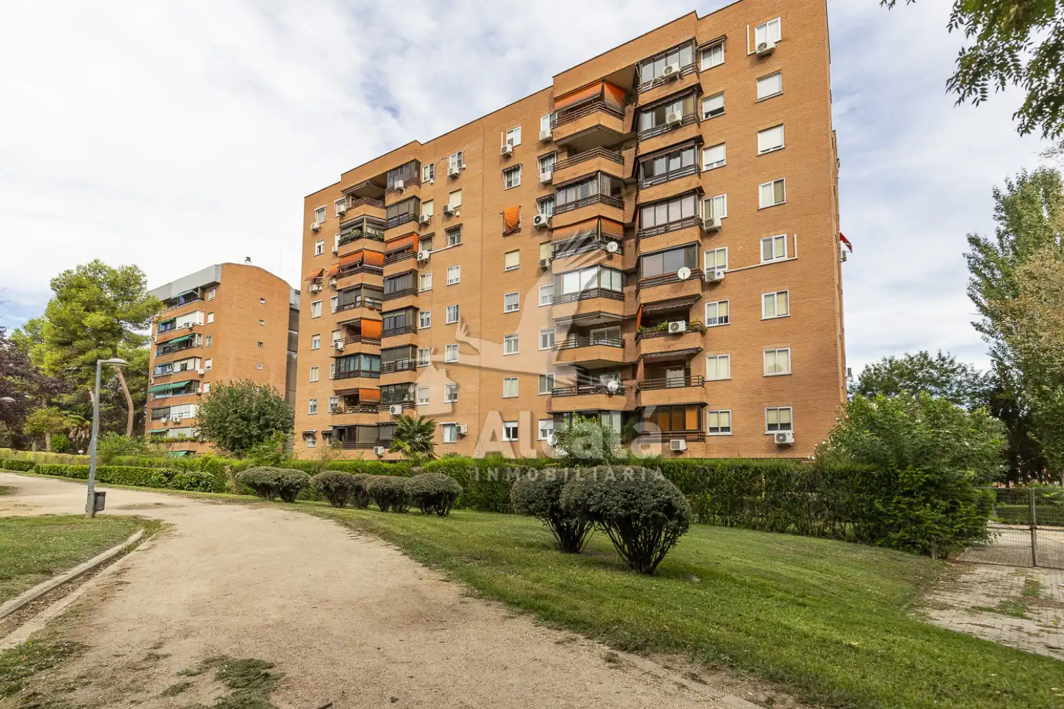 Vista exterior de Piso en venta en Coslada con Aire acondicionado, Calefacción y Jardín privado