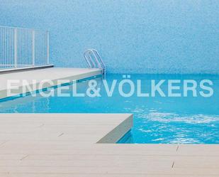 Swimming pool of Apartment to rent in  Valencia Capital  with Air Conditioner, Terrace and Swimming Pool