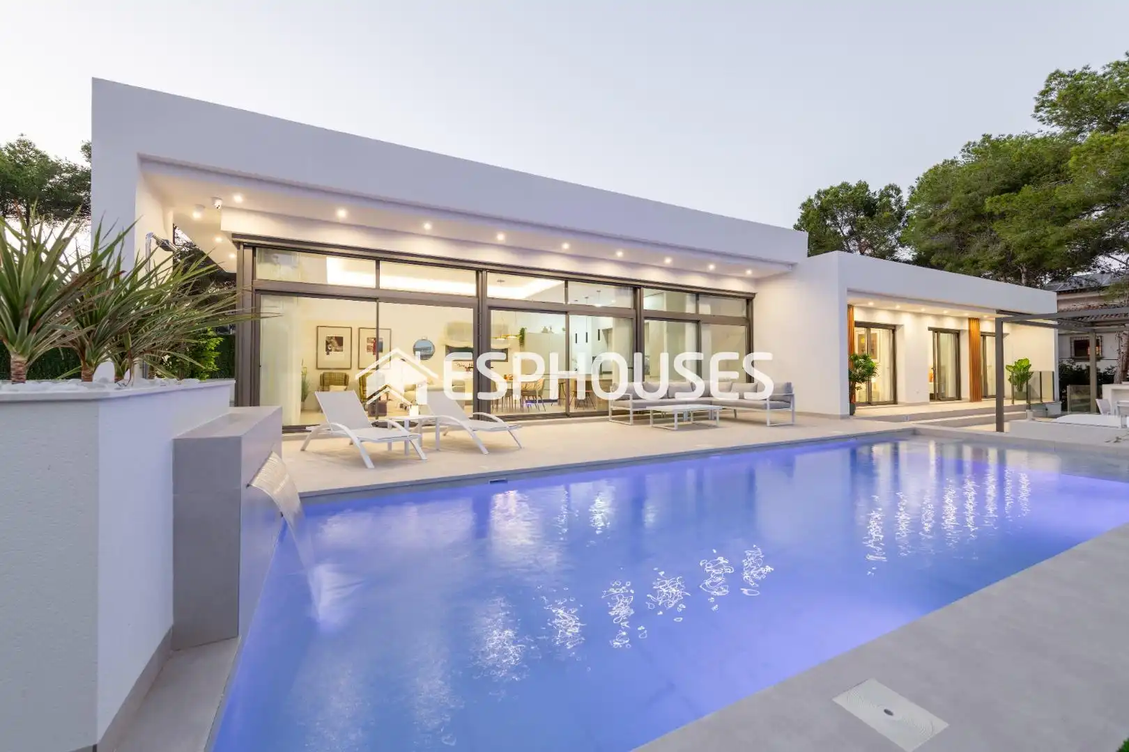 Vista exterior de Casa o chalet en venta en Pilar de la Horadada con Terraza, Piscina y Balcón