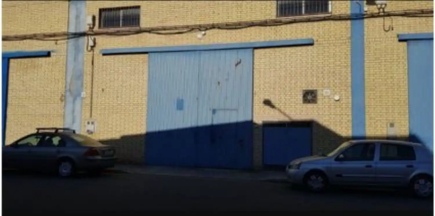 Vista exterior de Nave industrial en venta en La Rinconada