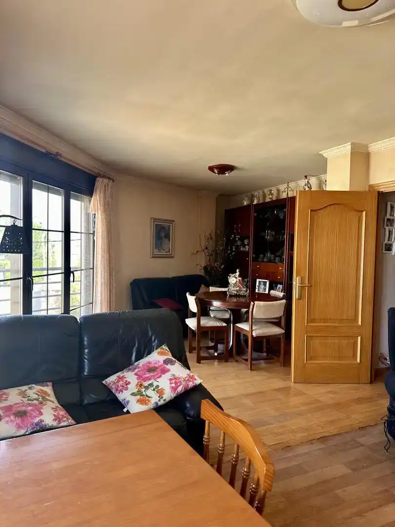 Sala de estar de Casa adosada en venta en Utiel con Aire acondicionado, Trastero y Balcón