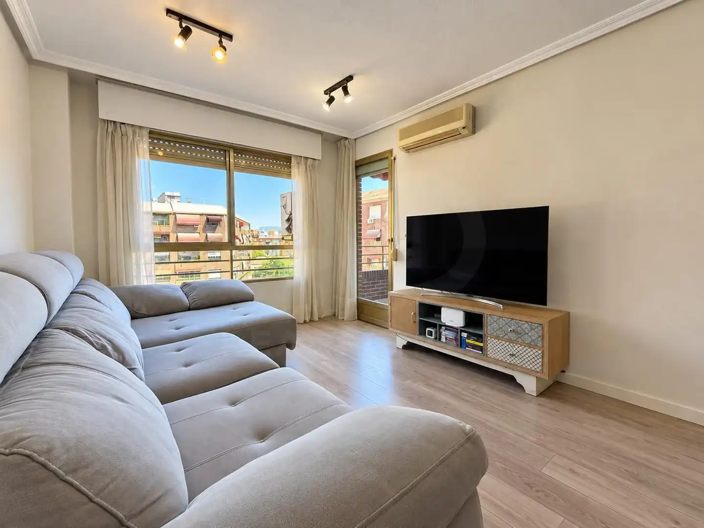 Flat with lift for sale in Calle Cronista Joaquín Collia, imagen 3