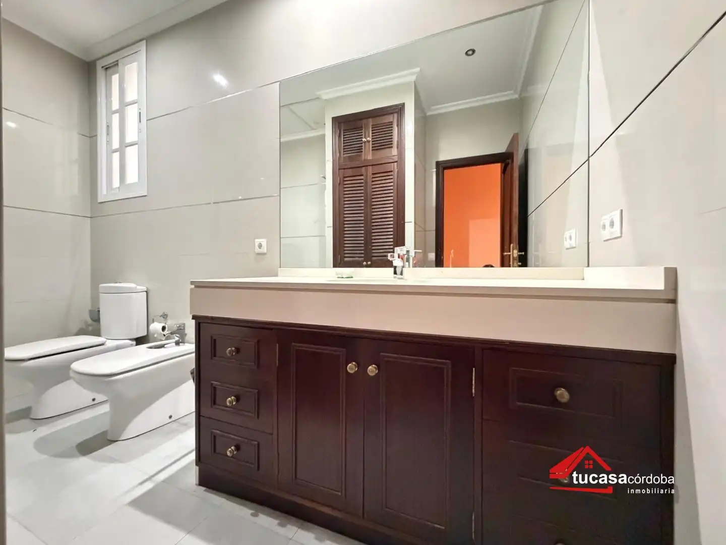 Baño de Piso en venta en Córdoba con Terraza, Trastero y Amueblado