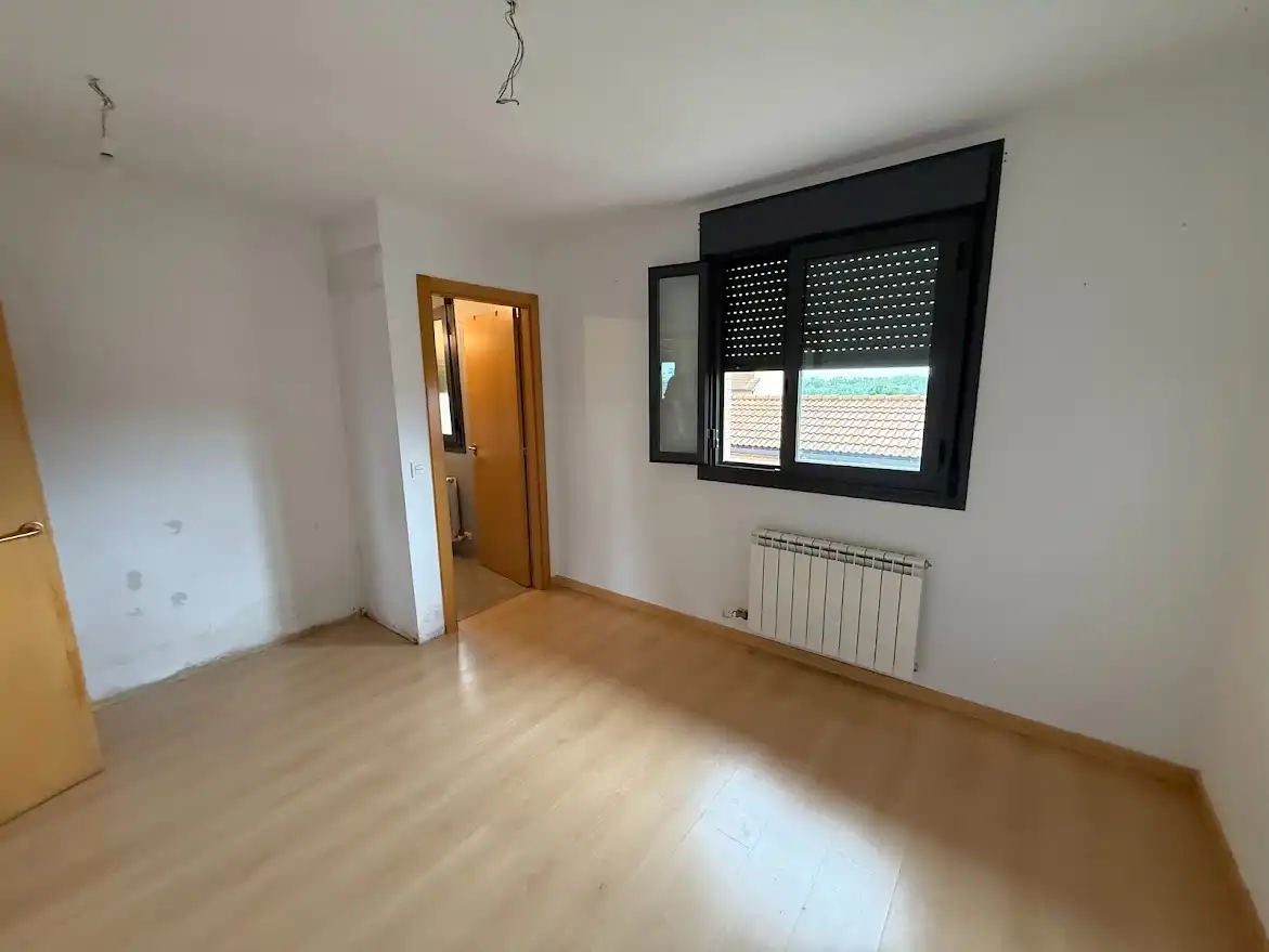 Dormitori de Casa adosada en venda en Garrafe de Torío amb Calefacció, Jardí privat i Parquet
