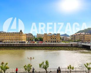 Vista exterior de Pis en venda en Donostia - San Sebastián  amb Calefacció i Balcó