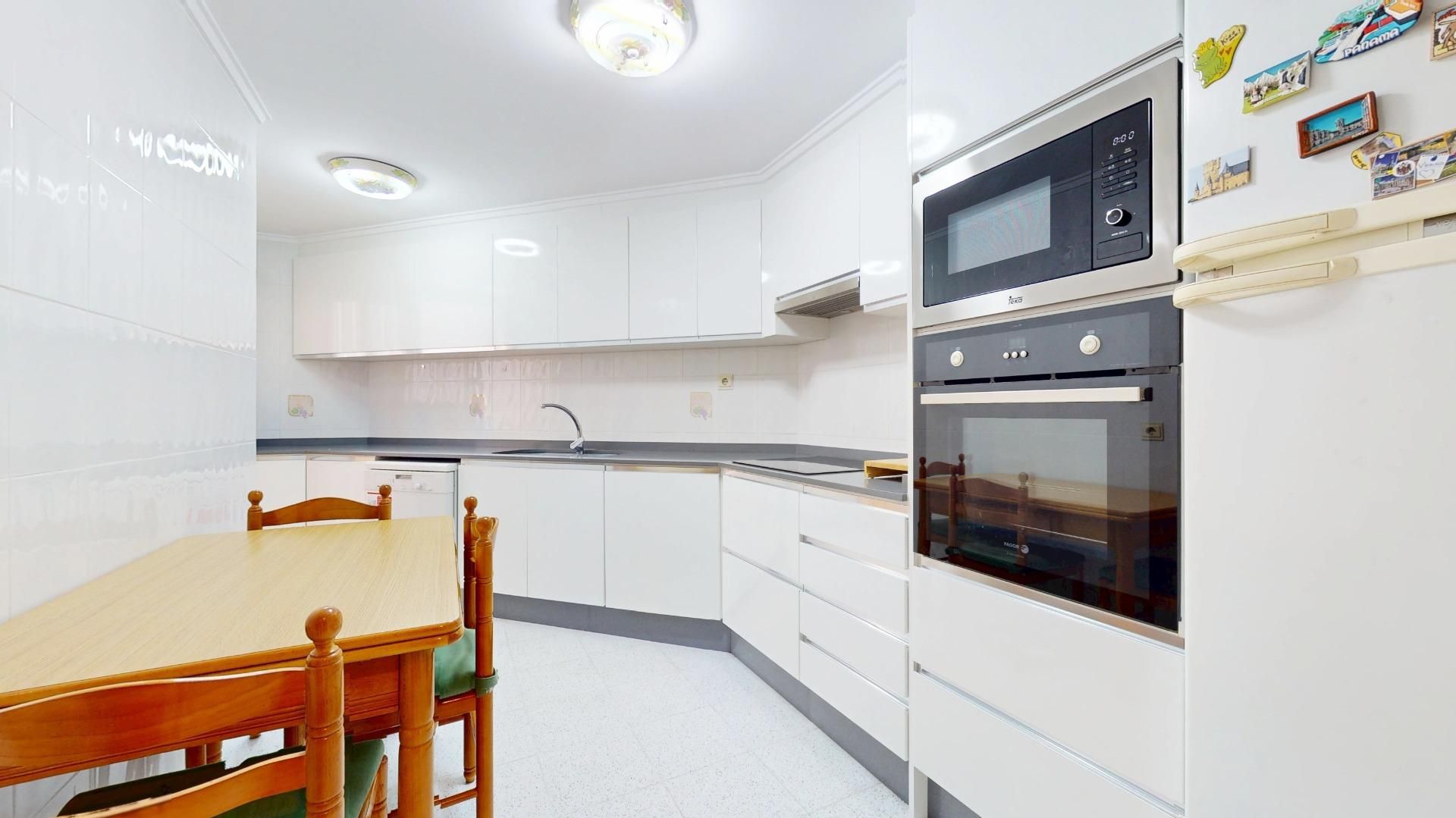 Kitchen of Flat to rent in Paterna