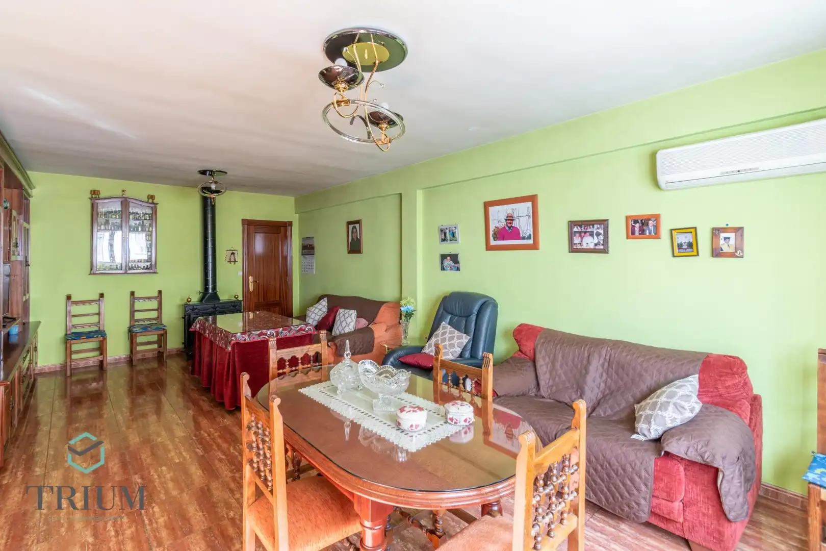 Sala d'estar de Casa adosada en venda en Albolote amb Aire condicionat i Balcó