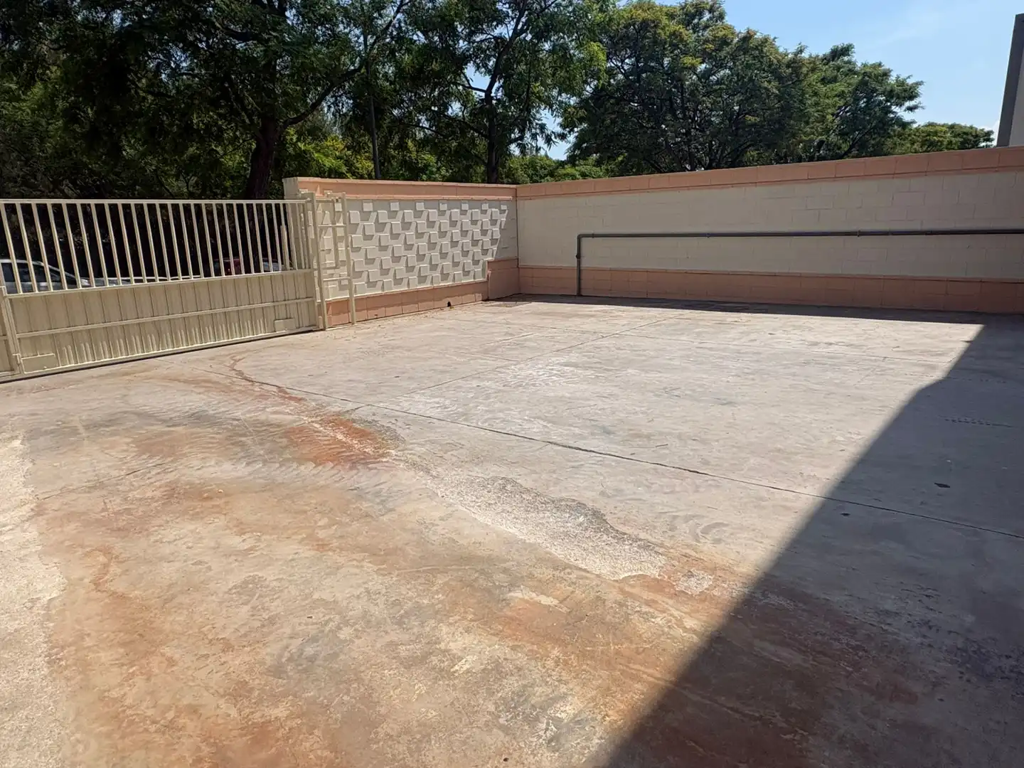 Terrasse von Fabrikhallen zur Miete in Badalona mit Heizung und Alarm