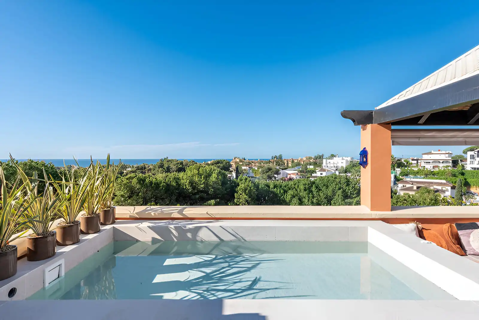 Àtic amb piscina en venda a Nueva Andalucía