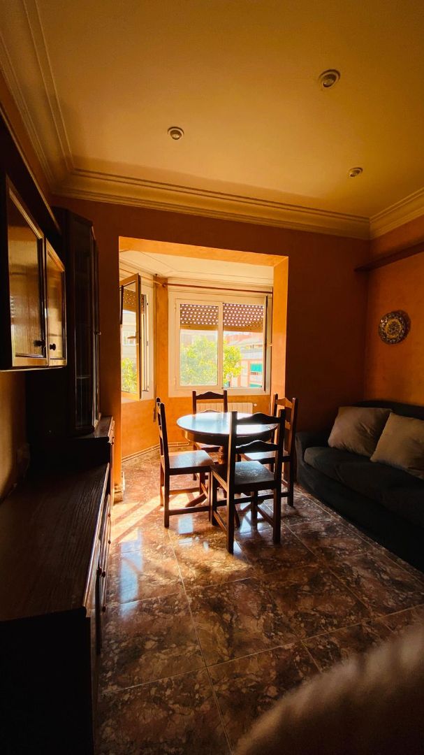 Dining room of Flat to rent in  Barcelona Capital  with Heating, Furnished and Oven