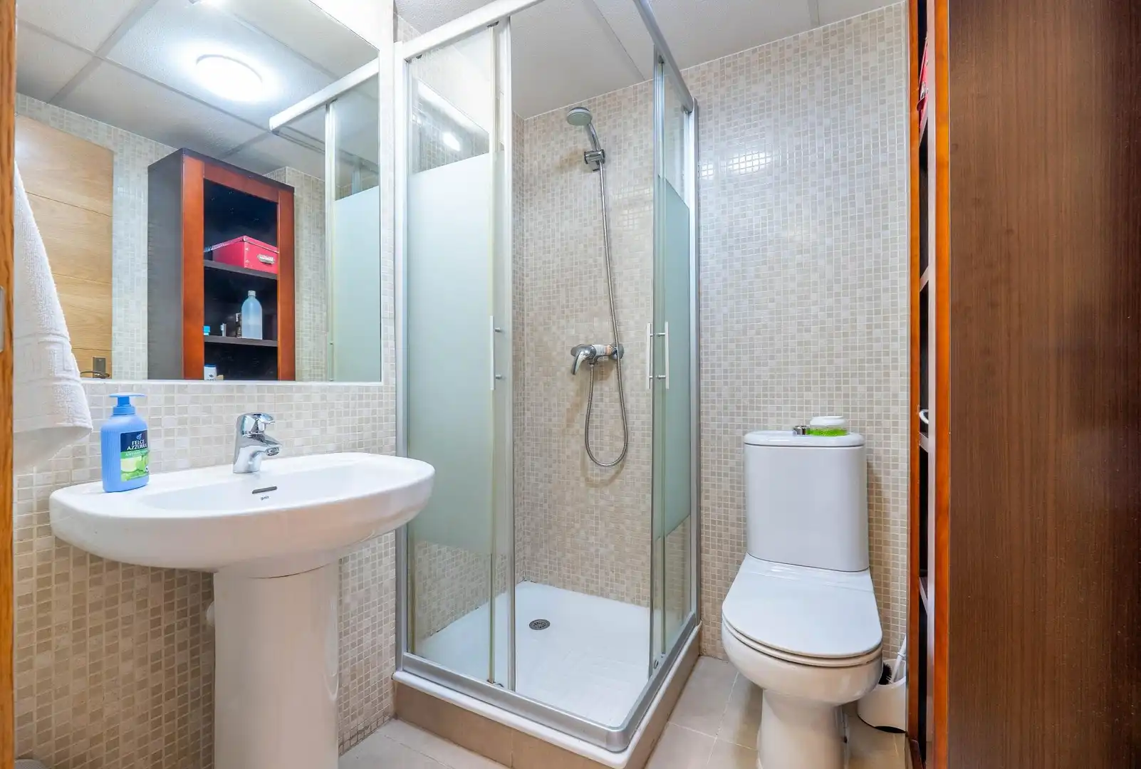 Bathroom of Flat for sale in Granada  with Air Conditioner, Heating and Private garden