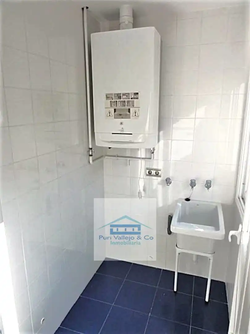 Bathroom of Flat for rent in Córdoba  with Air Conditioner, Terrace and Storage room