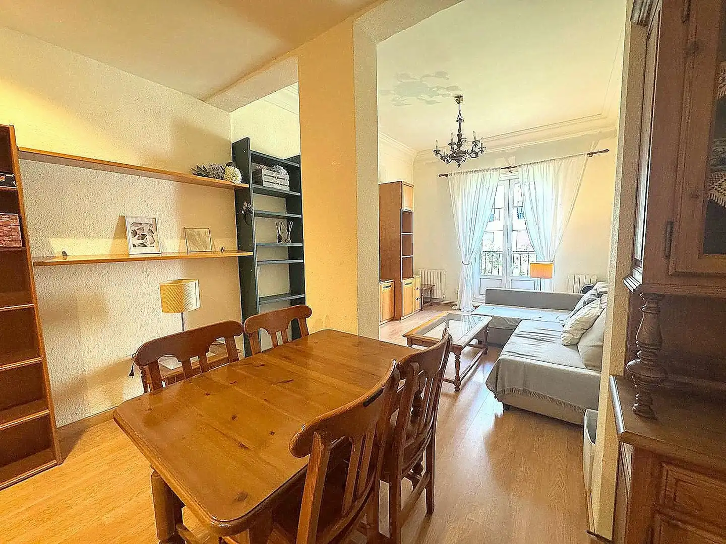 Sala de estar de Piso en venta en Madrid con Calefacción, TV y Balcón