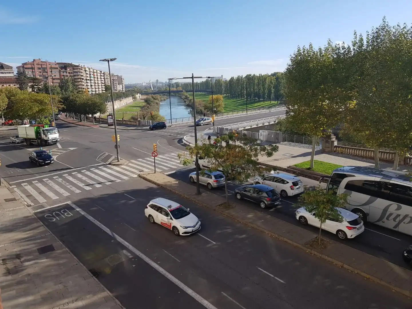 Vista exterior de Oficina de alquiler en Lleida con Calefacción y Balcón