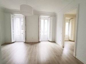 Piso en Alquiler en Calle del Barquillo en Justicia - Chueca