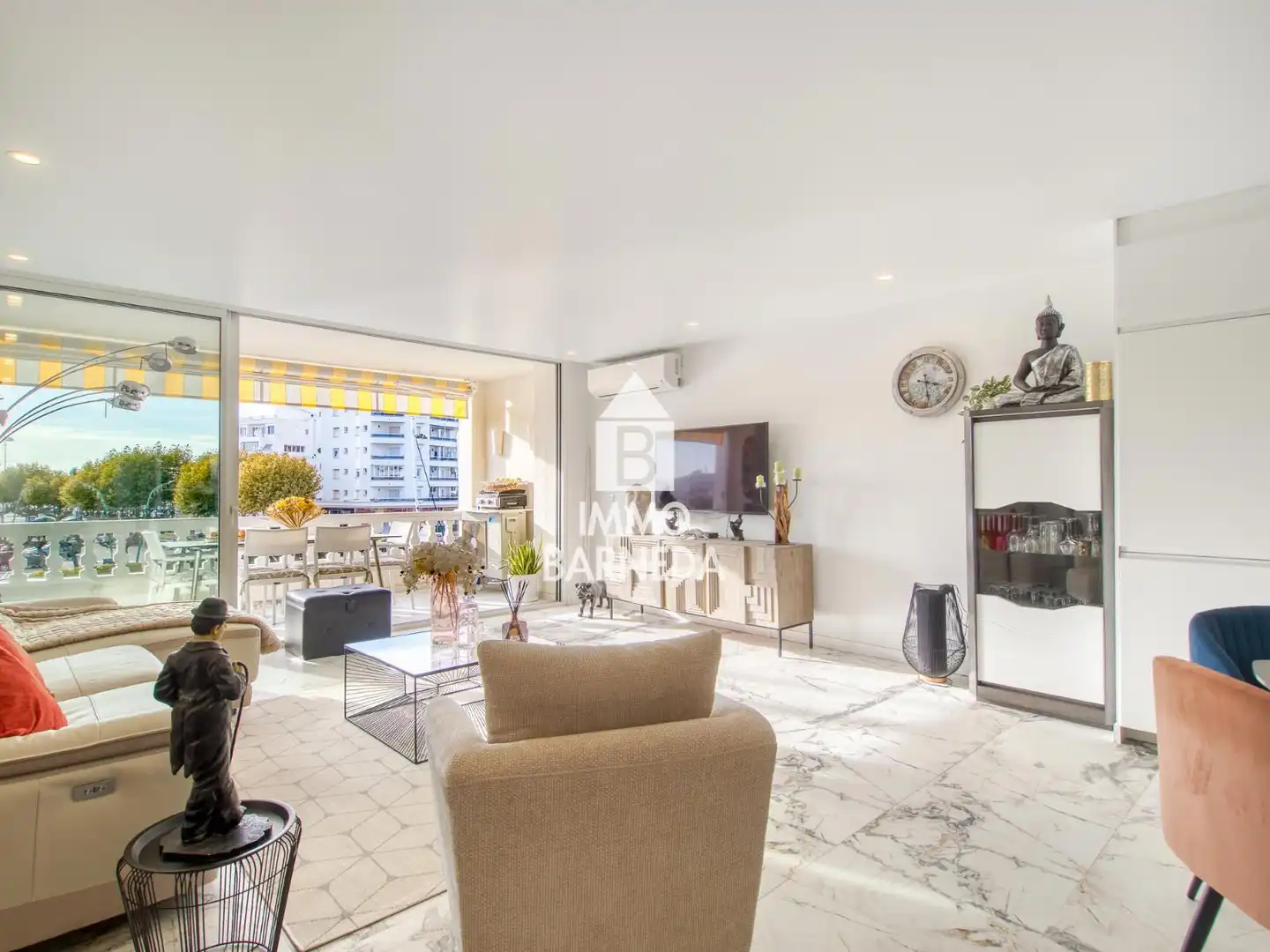 Wohnzimmer von Wohnung zum Verkauf in Empuriabrava mit Klimaanlage, Heizung und Terrasse