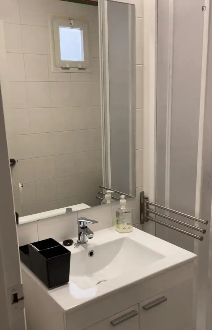 Badezimmer von Wohnungen zur untervermieten in Barcelona mit Klimaanlage, Heizung und Möbliert