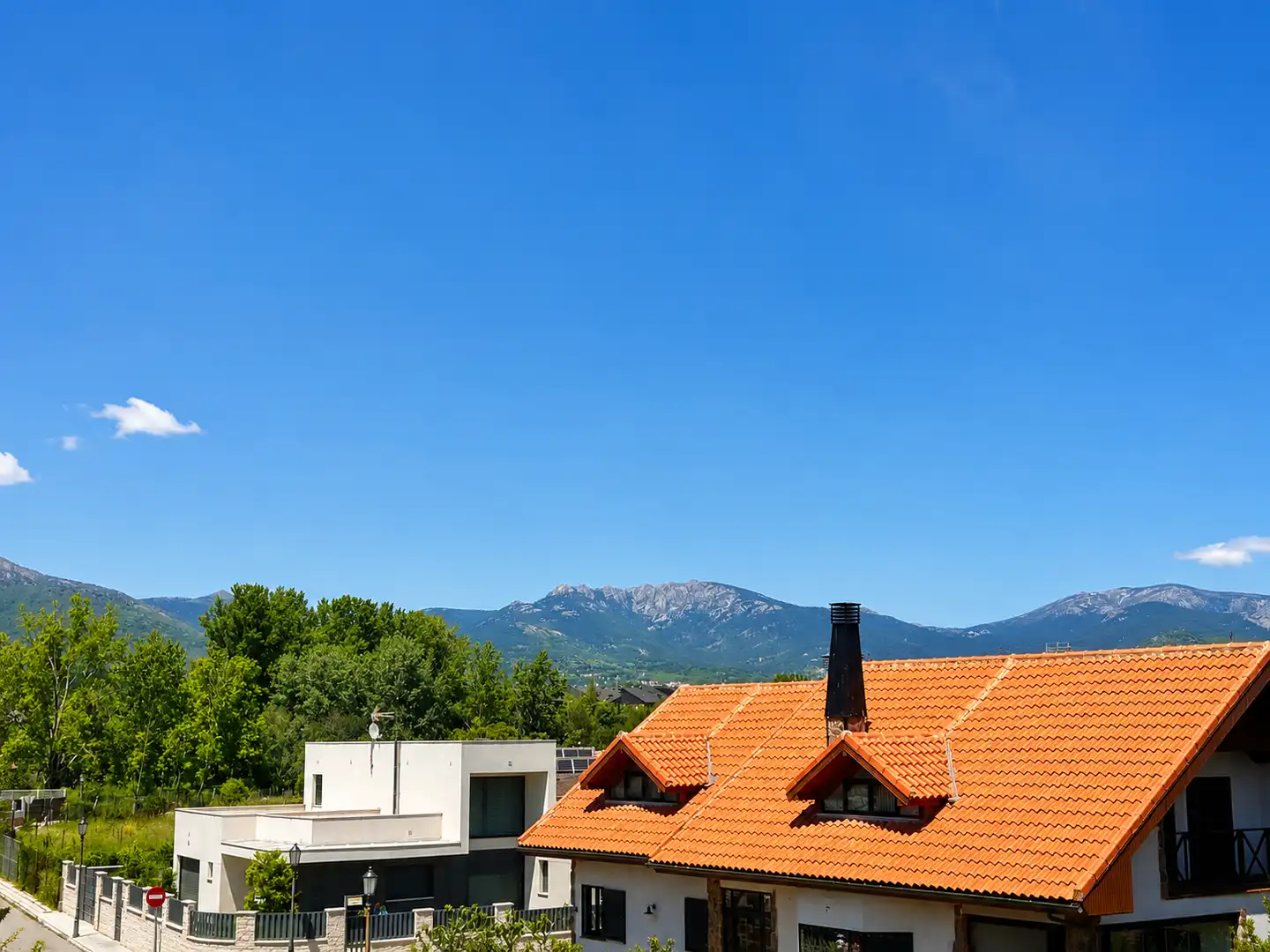 Vista exterior de Casa o xalet en venda en Guadarrama amb Calefacció, Jardí privat i Parquet