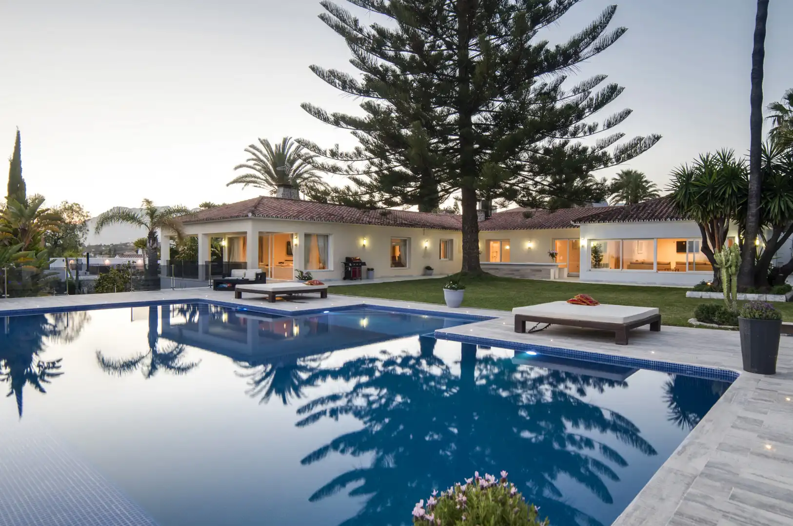 Houses for sale in Elviria