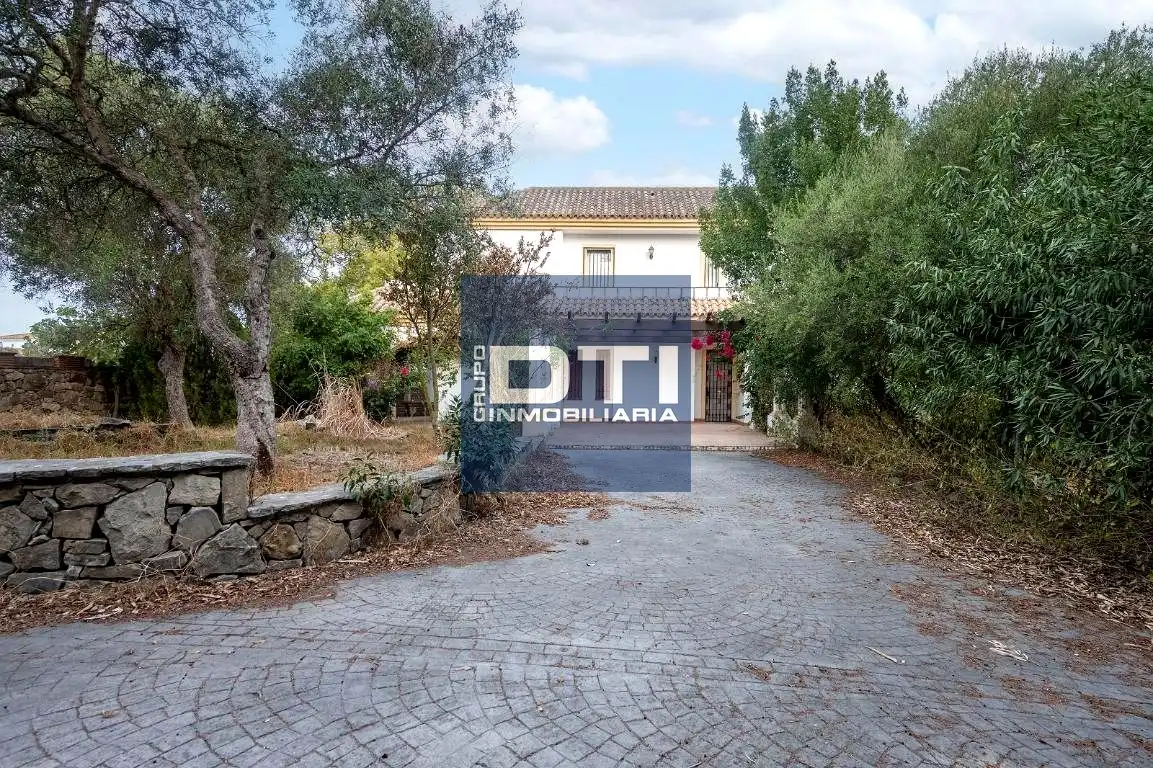 Casa amb piscina en venda a Urbanización Las Alondras, imagen 3
