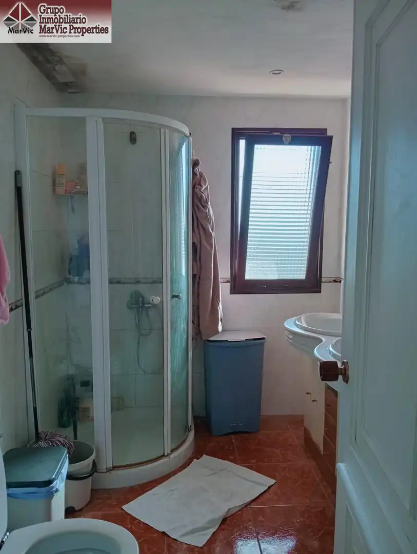 Baño de Casa o chalet en venta en La Nucia con Terraza, Piscina y Amueblado