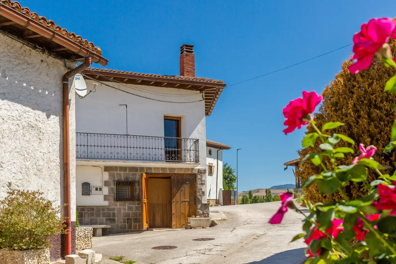 Vista exterior de Casa o chalet en venta en Lónguida / Longida con Calefacción, Jardín privado y Amueblado
