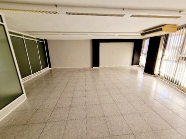 Local comercial en venda a Piscinas