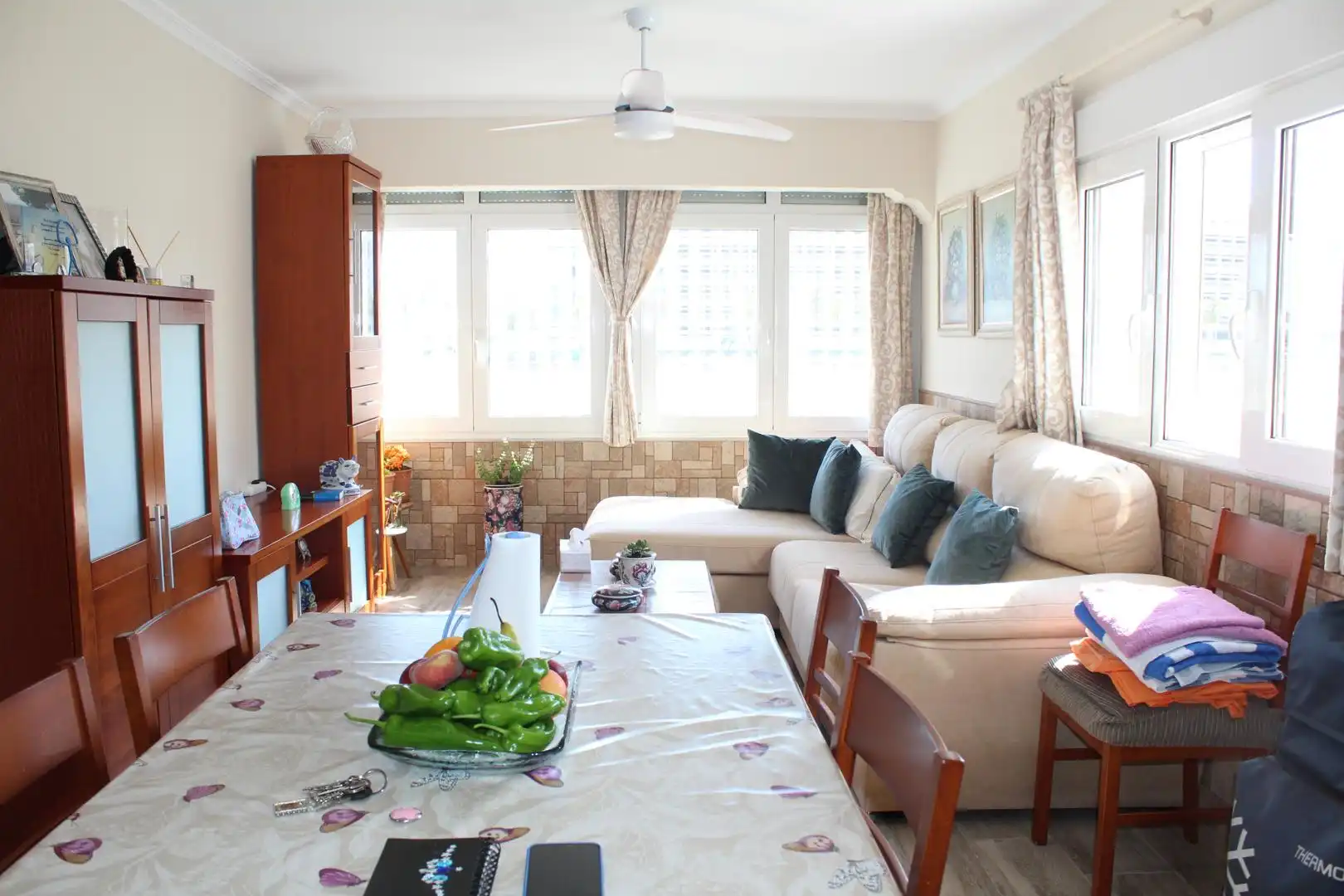 Sala de estar de Apartamento en venta en Roquetas de Mar con Jardín privado, Trastero y Amueblado