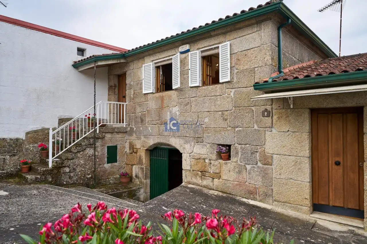 Vista exterior de Casa o xalet en venda en Ourense Capital  amb Calefacció, Jardí privat i Traster