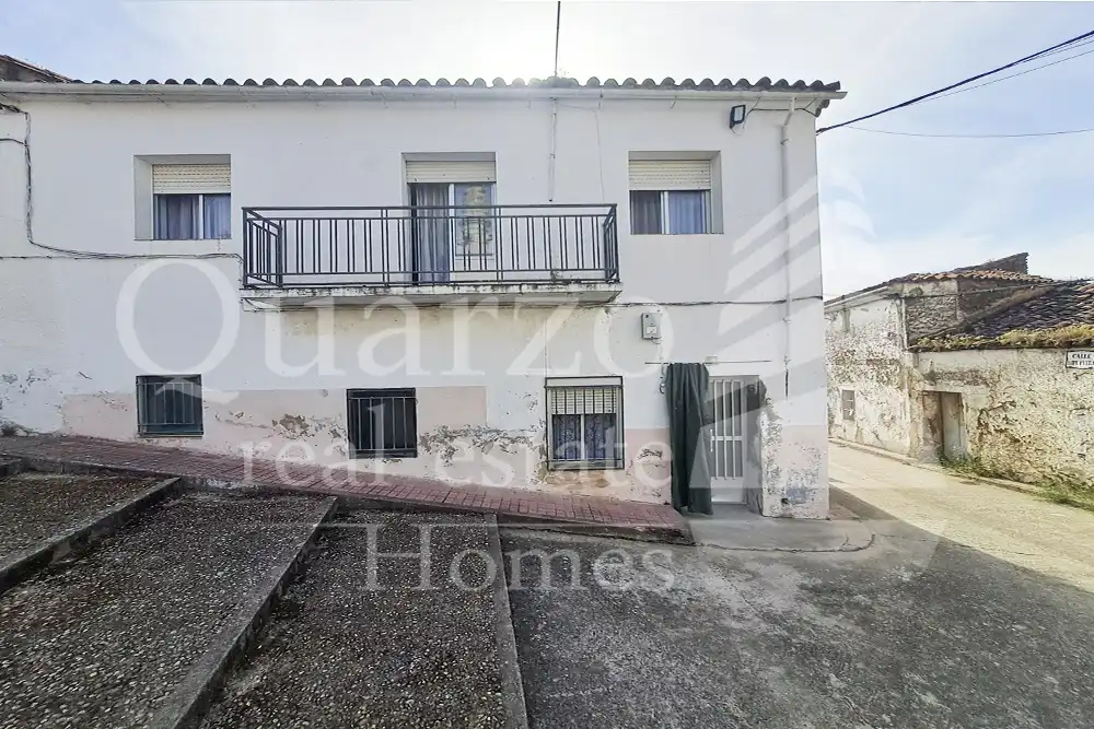 Vista exterior de Casa o xalet en venda en Madroñera amb Terrassa, Moblat i Balcó