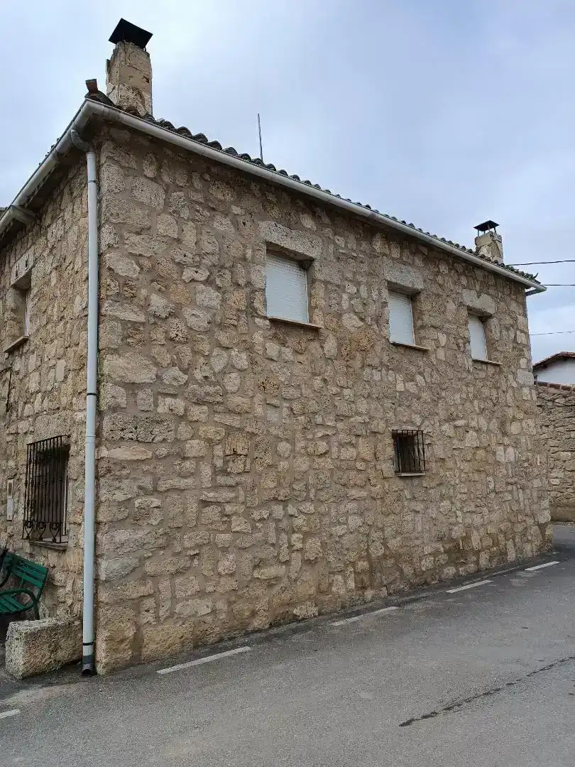 Vista exterior de Casa adosada en venda en Villaquirán de la Puebla, Burgos