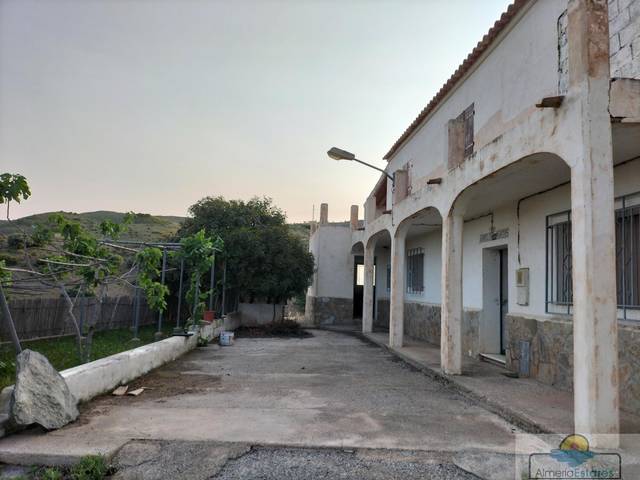 Casa-chalet en Venta en Taberno