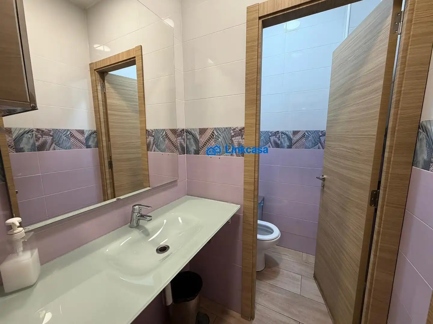 Bathroom of Buildings for sale in Madrid