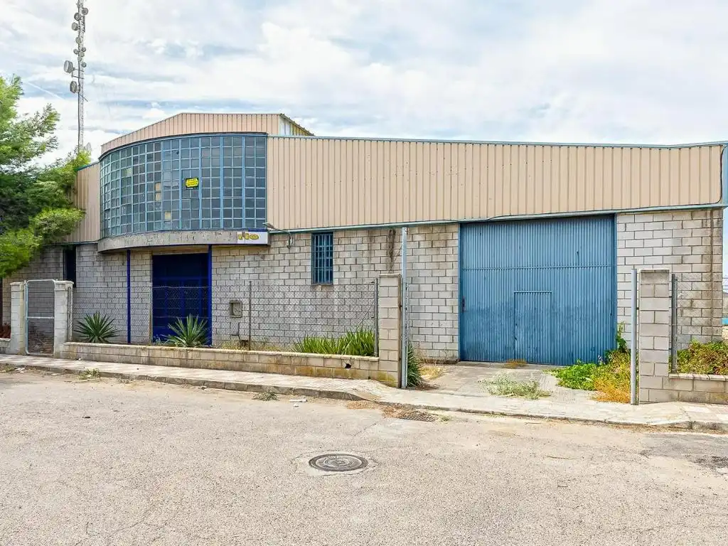 Exterior view of Industrial buildings for sale in Alcalá del Río