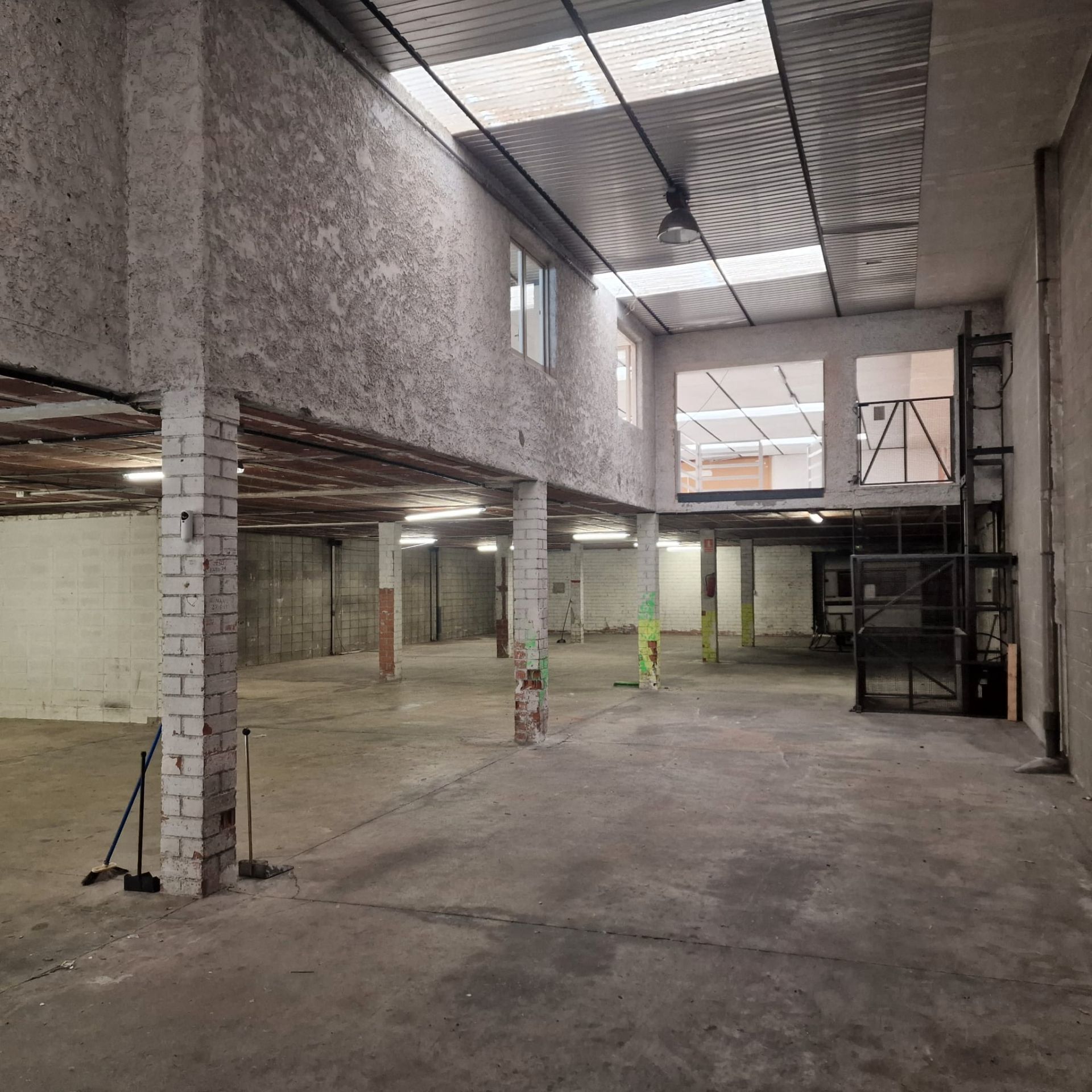 Fabrikhallen zum verkauf in Palau-solità i Plegamans mit Alarm