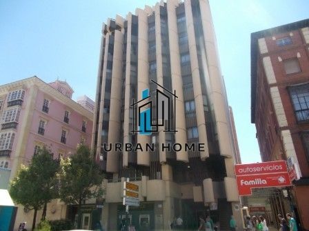 Vista exterior de Oficina de lloguer en León Capital  amb Calefacció