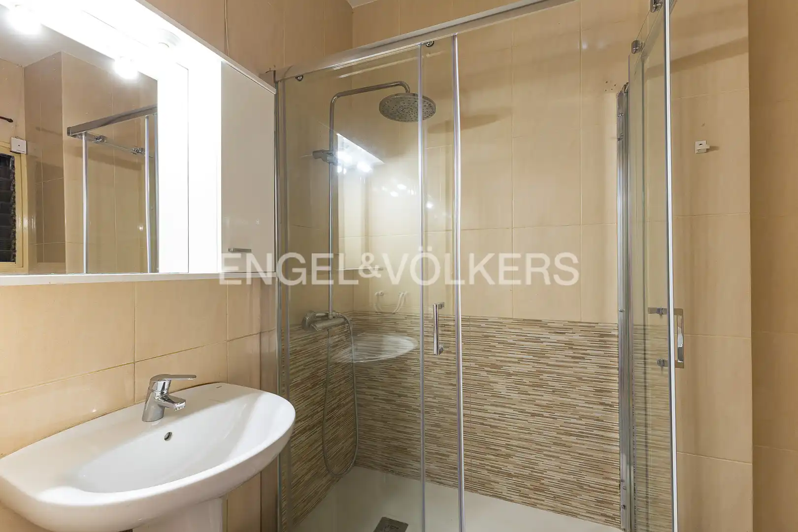 Bathroom of Flat for rent in Barcelona  with Heating, Furnished and Balcony