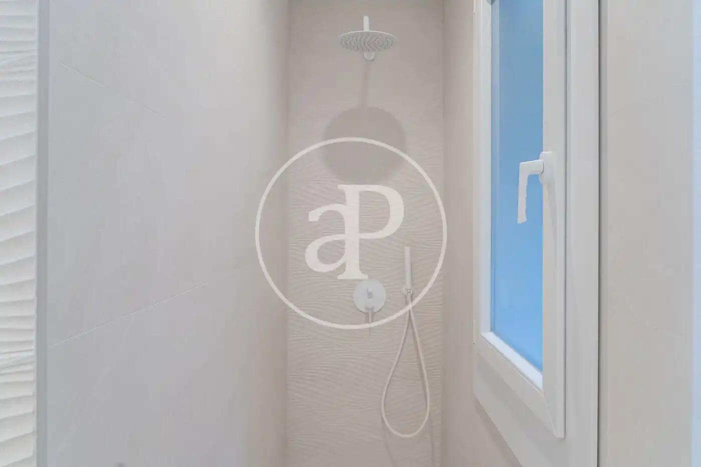 Bathroom of Flat for sale in Madrid  with Air Conditioner, Heating and Terrace