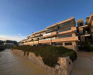 Vista exterior de Apartament de lloguer en Finestrat amb Aire condicionat, Jardí privat i Terrassa