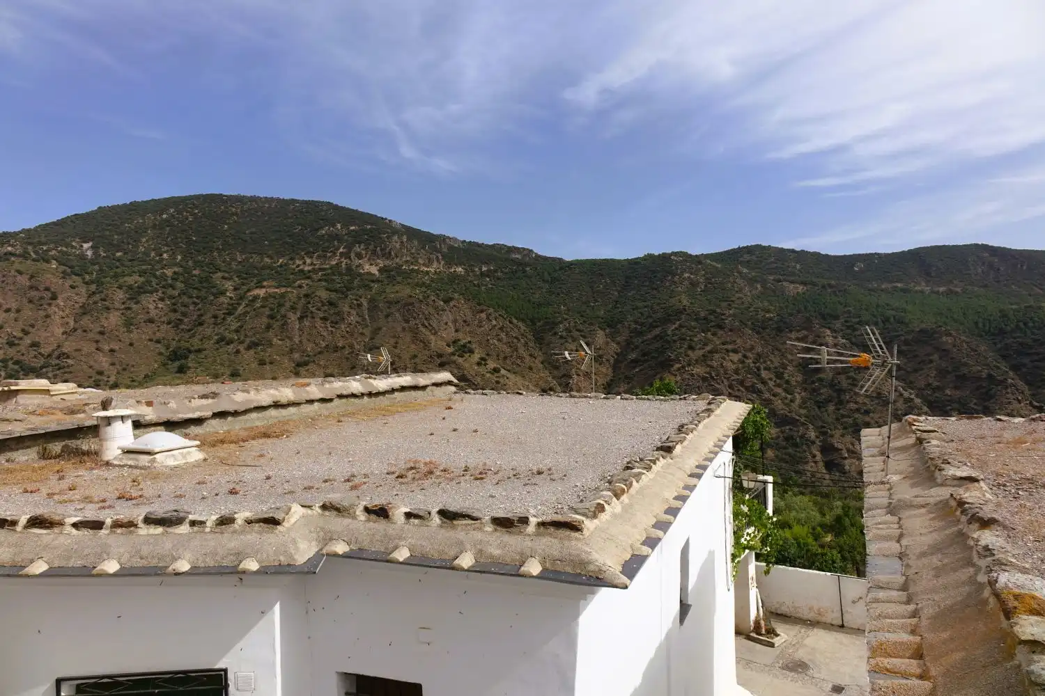 Vista exterior de Casa o xalet en venda en La Taha amb Terrassa i Balcó